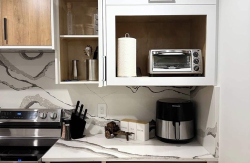 Beaumont Apartment | 2 Bdrm Suite|TV| Wifi|Newly Built| 20 mins Airport