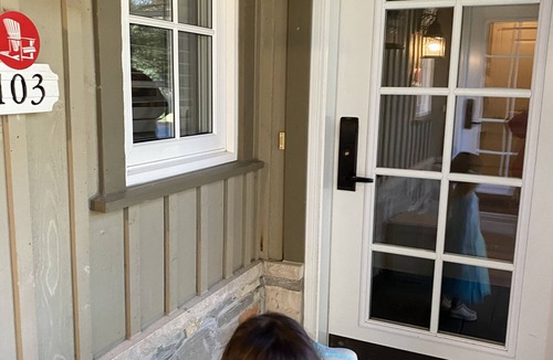 Seguin Villa | 2 BDRM villa in Rocky Crest Resort, Muskoka. Sleeps 6. No pet. No smokern