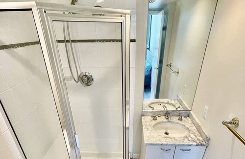 Coal Harbour Apartment | 2 bed 2 bath