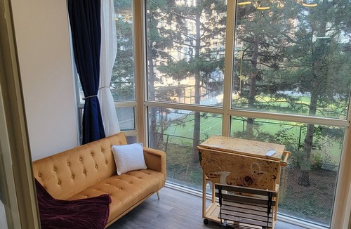 Downtown Mississauga Apartment | 2 BED + DEN , 2 BATH spacious condo near Square one