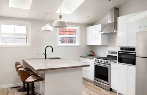Inglewood House | 2 bed Fantastic Inglewood guesthouse w parking