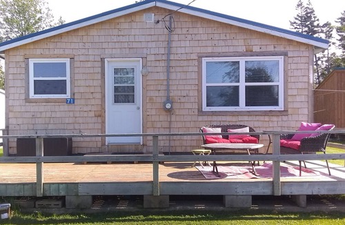 Shemogue Cottage | 2 bed sea view cottage, pet friendly, short walk to beach for kids & swimming