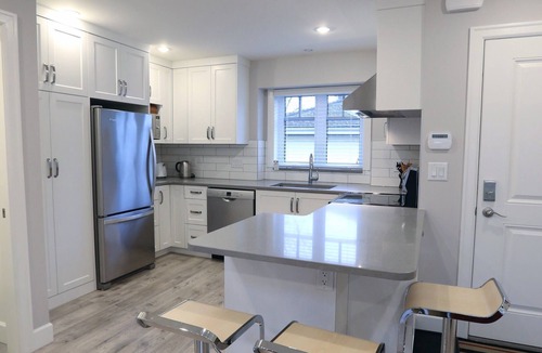Arbutus Ridge Cottage | 2 Bedroom 1.5 Bath Private Laneway Cottage In Kitsilano - Arbutus, Vancouver