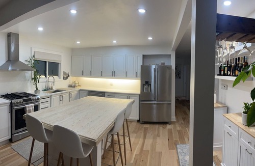 Ottawa Division House | 2 Bedroom, 1 bath home in Ottawa, Riverside Park South, Parking Included