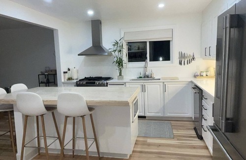 Ottawa Division House | 2 Bedroom, 1 bath home in Ottawa, Riverside Park South, Parking Included