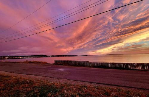 Bonavista House | 2 Bedroom 2 Bathroom Oceanfront Oasis