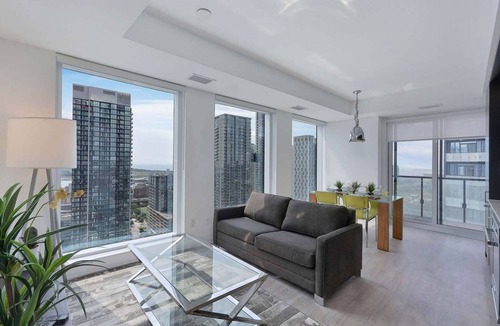 Wellington Place Apartment | 2 Bedroom/2 Bathroom Suite