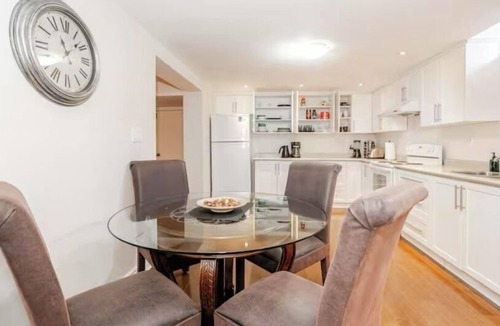 Rathwood Apartment | 2 Bedroom, 2 free parking, 5 min to Mississauga center, 20min Toronto center
