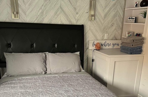 Quidi Vidi Apartment | 2 Bedroom Apartment. Classic rowhouse in the heart of Quidi Vidi