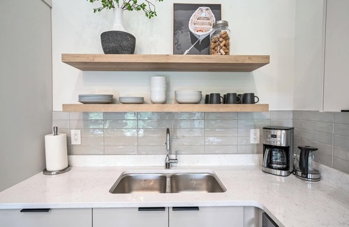 St. Davids Apartment | 2 Bedroom Brand New Luxe Niagara Apt for up to 4 ppl