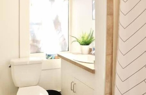 Moose Jaw Apartment | 2 Bedroom! Best Rental in MJ, Parking, WiFi ✨