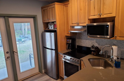 Harvie Heights Ski Chalet | 2 Bedroom Chalet between Canmore & Banff (sleeps 7 (up to 6 Adults and 1 Child)