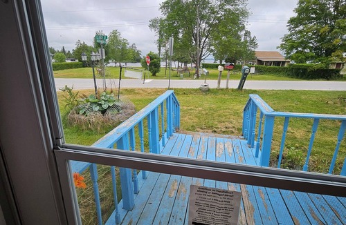 Kawartha Lakes House | 2-Bedroom Cottage Steps from Sandy Beach for fishing, boating, and Firepits