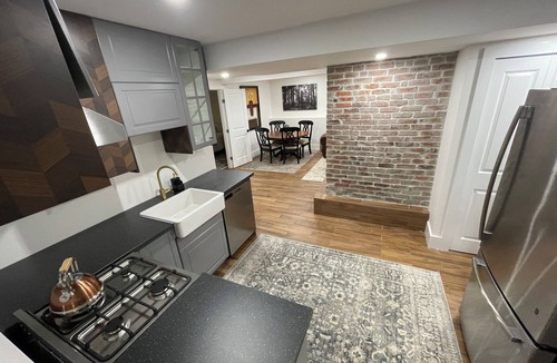 Central Lonsdale Apartment | 2 Bedroom Garden Suite in Central Lonsdale