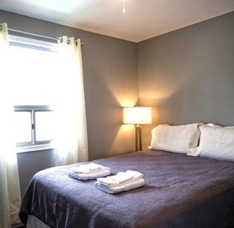 Roseneath House | 2 Bedroom Harbor Front Condo 4L