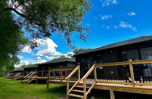 Harwood House | 2-bedroom Lake Front Cottage in Harwood ON #1