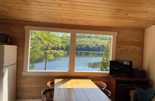 Hastings Highlands Cottage | 2 Bedroom Lakefront Cabin on Baptiste Lake
