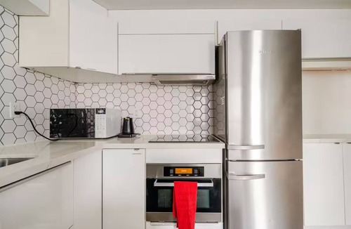 East Danforth House | 2 bedroom Laneway house in great area near subway