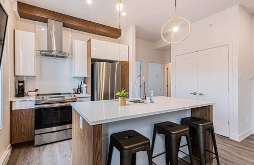 Mile End Apartment | 2 Bedroom Luxury in the Mile End by Denstays