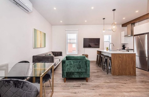 Mile End Apartment | 2 Bedroom Luxury in the Mile End by Denstays