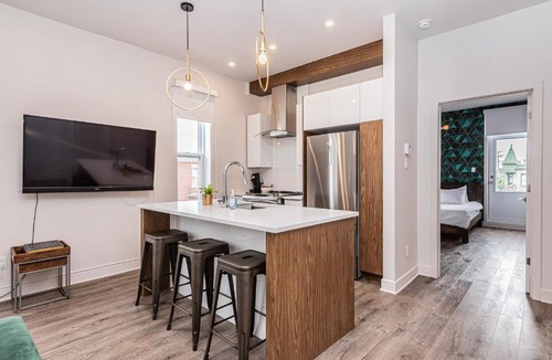 Griffintown Apartment | 2 Bedroom Luxury in the Mile End by Den Stays