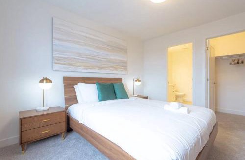 Leitrim House | 2 Bedroom Modern Home & Close to Airport Downtown