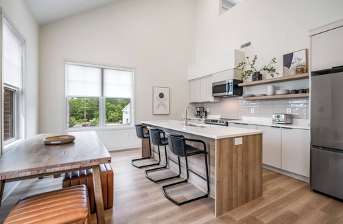 St. Davids Apartment | 2 Bedroom New Stylish Apt for up to 6 ppl in Niagara-on-the-Lake