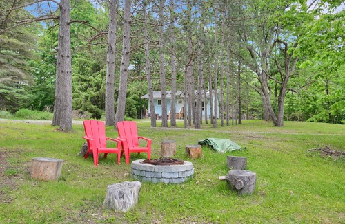 Rideau Lakes Cottage | 2 Bedroom on Loon Lake with Woodstove