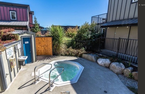 Sooke Cottage | 2 Bedroom Sooke Townhome