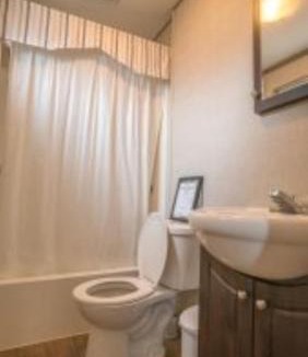 Campbellford House | 2 Bedroom Waterfront Cottage Cedar Point Cres 4
