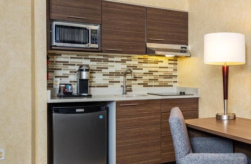 Granville Island Apartment | 2 Beds with kitchenette