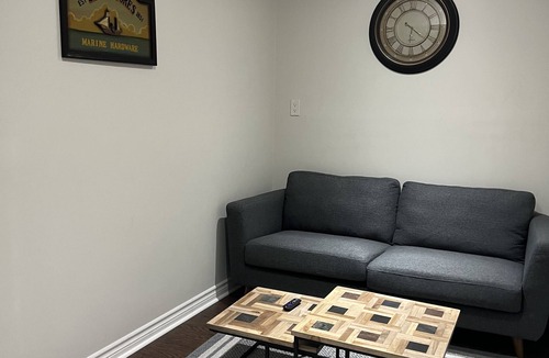 Halton Regional Municipality House | 2 BR Exclusive Suite, TV, Free Parking/Wifi
