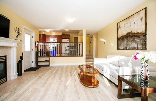 Broadmead Apartment | 2 BR Spacious Ground Level Suite