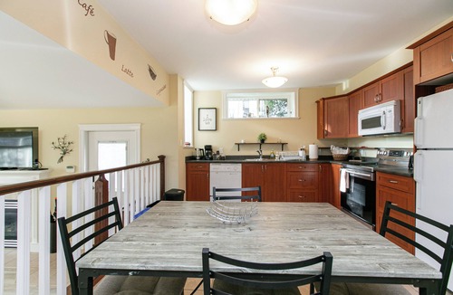 Broadmead Apartment | 2 BR Spacious Ground Level Suite