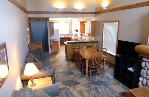 East Kootenay Ski Chalet | 2 Hot Tubs and 2 Kitchens! Large and Conveniently located.