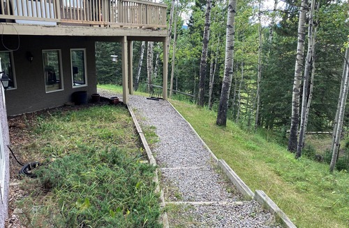 Bragg Creek House | 2 Min to Kananaskis! Beautifully Furnished 1640 sq ft Lower Suite on Acreage.