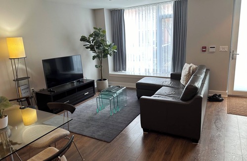 Garden District House | 2-Storey Townhome | Downtown | Free Parking | 100% Walk Score