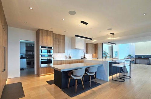 Southwest Mission House | 2 Suites Serenity Collection at Lakeview Retreat - The View