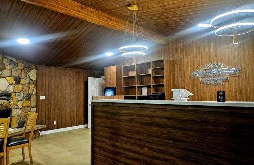 Hinton Hotel | 20 m² Motel ∙ 4 guests