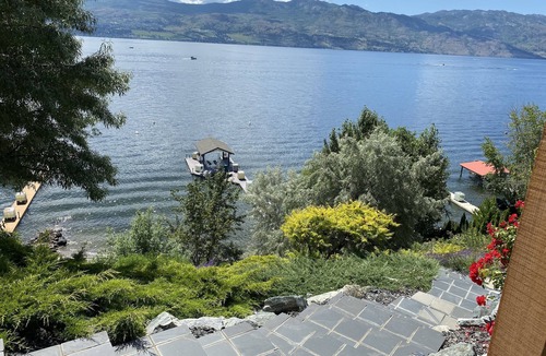 Central Okanagan House | 20% off month,Beach,Dock,golf green on LkOkanagan,5 bdr,large outdoor deck,patio
