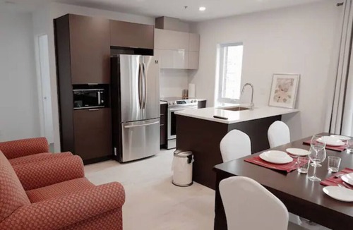 Cote-Des-Neiges—Notre-Dame-De-Grace Apartment | 2001 Av. Beaconsfield