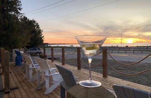 Port Elgin Hotel | 205 - Standard Rm 1 Queen Bed - 2nd Floor