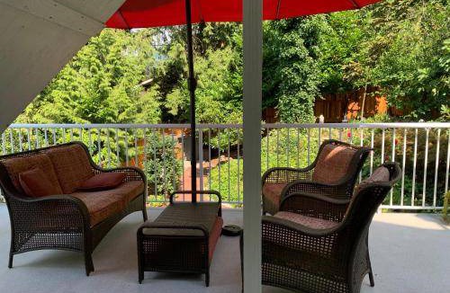Central Lonsdale Bed & Breakfast | 21 m² Bed and breakfast ∙ 2 bedrooms ∙ 4 guests
