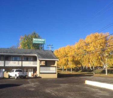 Chetwynd House | 216 m² Motel ∙ 4 guests