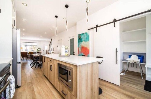 Jasper Place House | 232 m² House ∙ 4 bedrooms ∙ 10 guests