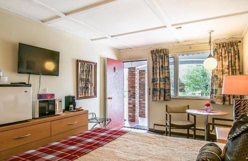 East Kootenay Hotel | 25 m² Motel ∙ 4 guests