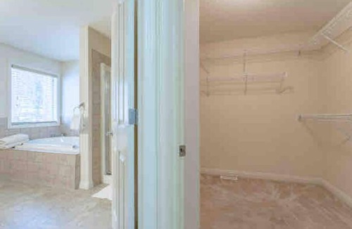 Springbank Hill Villa | 2500 sq house in Springbank Hill BL 261818