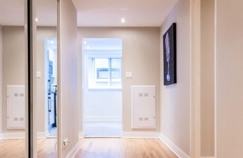 Downtown Montreal Condo | #26-3435 · Airy Apartment in City Centre 99 Walk Score in Montreal