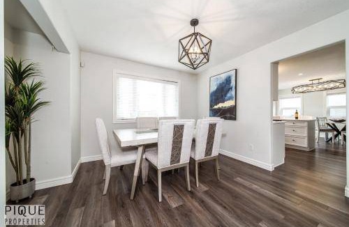 Northwest Edmonton House | 260 m² House ∙ 4 bedrooms ∙ 13 guests