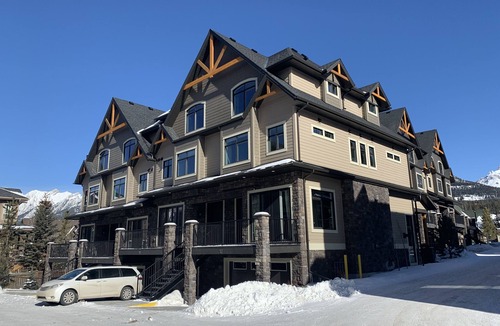 Canmore House | 2608 SQF ALL NEW STUNNING MOUNTAIN VIEW TOWNHOUSE#12: 4BR+4.5BTH for 12 NEAR ALL